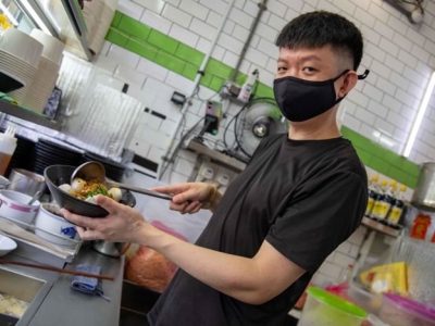 Singaporean fishball noodle hawker brings ASMR joy to thousands online - Vimarsana News