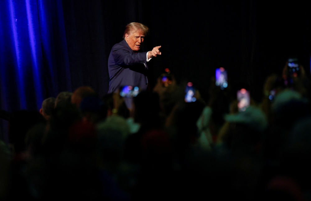 — Donald Trump promised yesterday that if elected president again he will bar immigrants who support Hamas from entering the US and send officers to pro-Hamas protests to arrest and deport immigrants who publicly support the Palestinian militant group. — Reuters pic