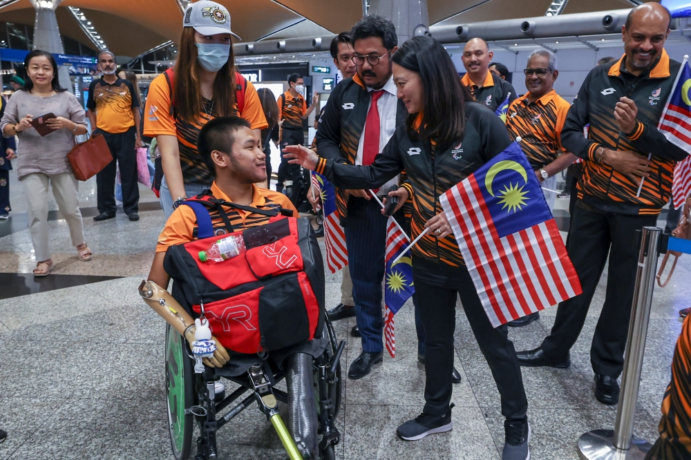 Youth and Sports Minister Hannah Yeoh at the sending-off ceremony for the Malaysian Contingent to the 2022 Hangzhou Para Asian Games at the Kuala Lumpur International Airport in Sepang October 16, 2023. ― Bernama pic