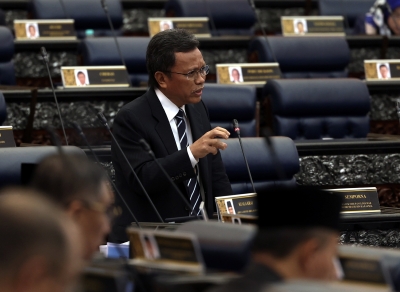 Shafie Apdal: 20pc of oil palm not harvested due to labour shortage - Vimarsana News