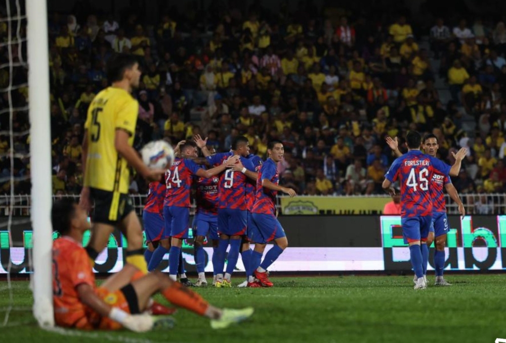 Right from the start of the match, JDT took control of the proceedings and controlled the pace of the match while Perak, despite playing on home turf, were merely chasing shadows and it was not long before JDT took the lead as Oscar Pasero Arribas’ headed home in the 7th minute. — Picture from X/Bernama 
