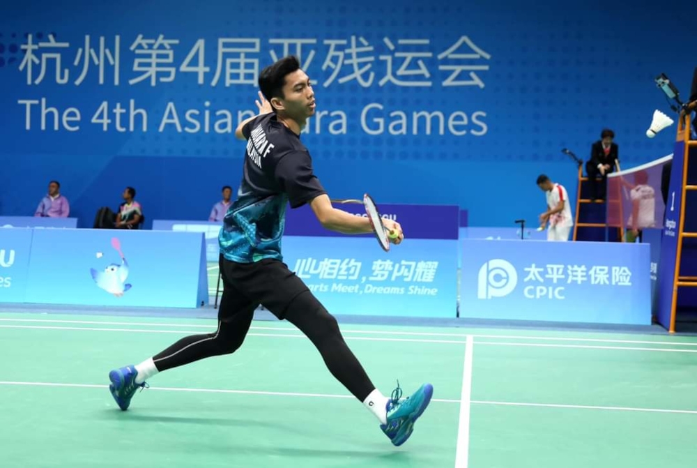 In the SU5 (physical disability) category, Muhammad Fareez Anuar needed only 33 minutes to beat Singaporean Tai Wei Ming 21-12, 21-16 in their SU5 (physical disability) category Group F match at Binjiang Gymnasium here and will play Indian Chirag Baretha in his second match tomorrow. — Picture from X/Majlis Sukan Negara Malaysia