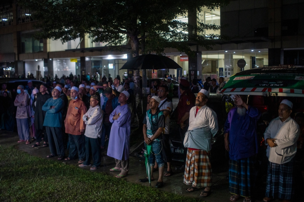 Supporters attend a rally in conjunction with the PAS Muktamar in Shah Alam on October 20, 2023. ― Picture by Shafwan Zaidon