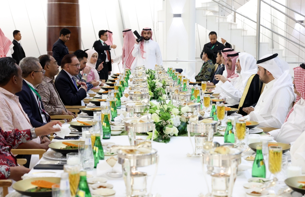 Prime Minister Datuk Seri Anwar Ibrahim discussed the matter with the Secretary General of the Muslim World League Muhammad bin Abdulkarim Al-Issa during a visit to the league’s office in Riyadh October 21, 2023. — Bernama pic