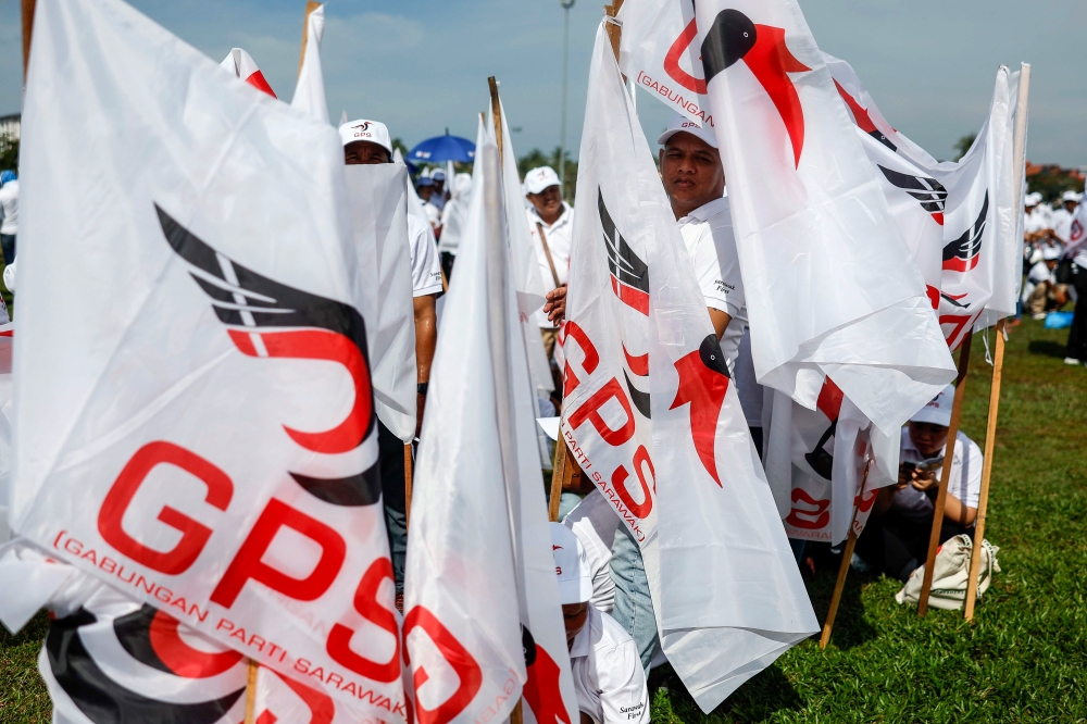 Gabungan Parti Sarawak supporters are seen at Dewan Suarah Bintulu today, October 21, 2023. ― Bernama pic