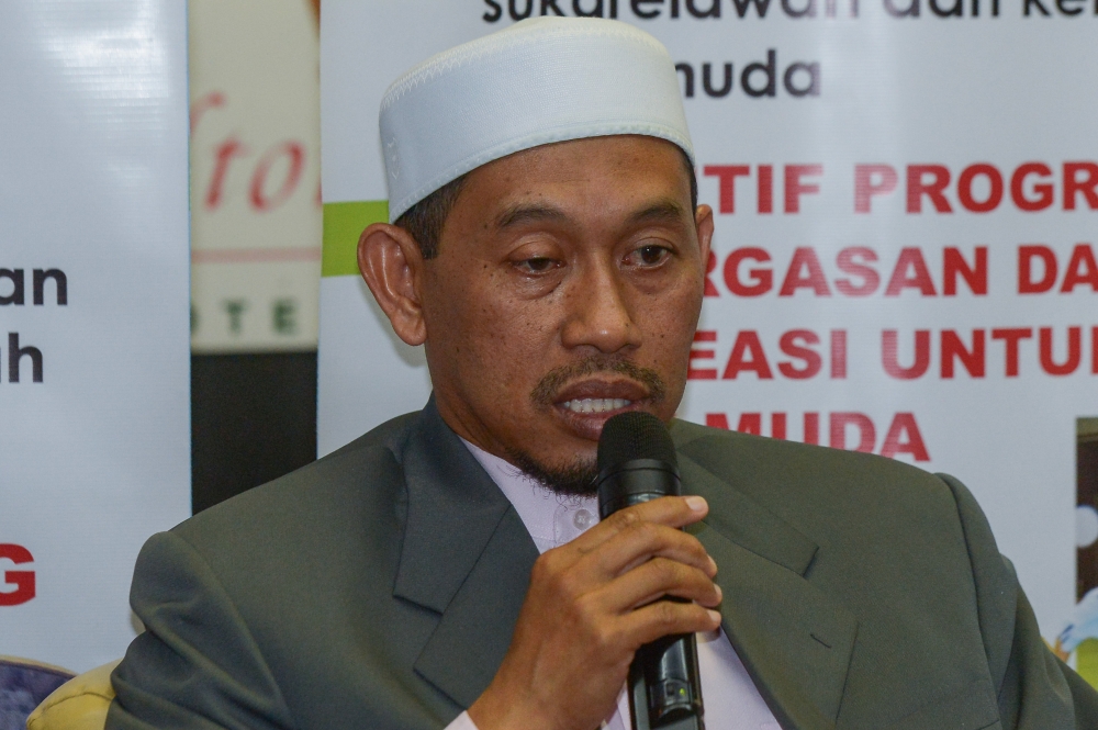 Selangor PAS chief Sallehen Mukhyi said Perikatan Nasional should ensure party machinery is ready before nominating candidates for any elections. — Picture by Mukhriz Hazim