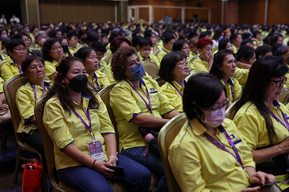 Wanita Malaysian Chinese Association (MCA) members attend the Wanita MCA 48th Annual General Meeting at Wisma MCA, Kuala Lumpur October 21, 2023. — Bernama pic