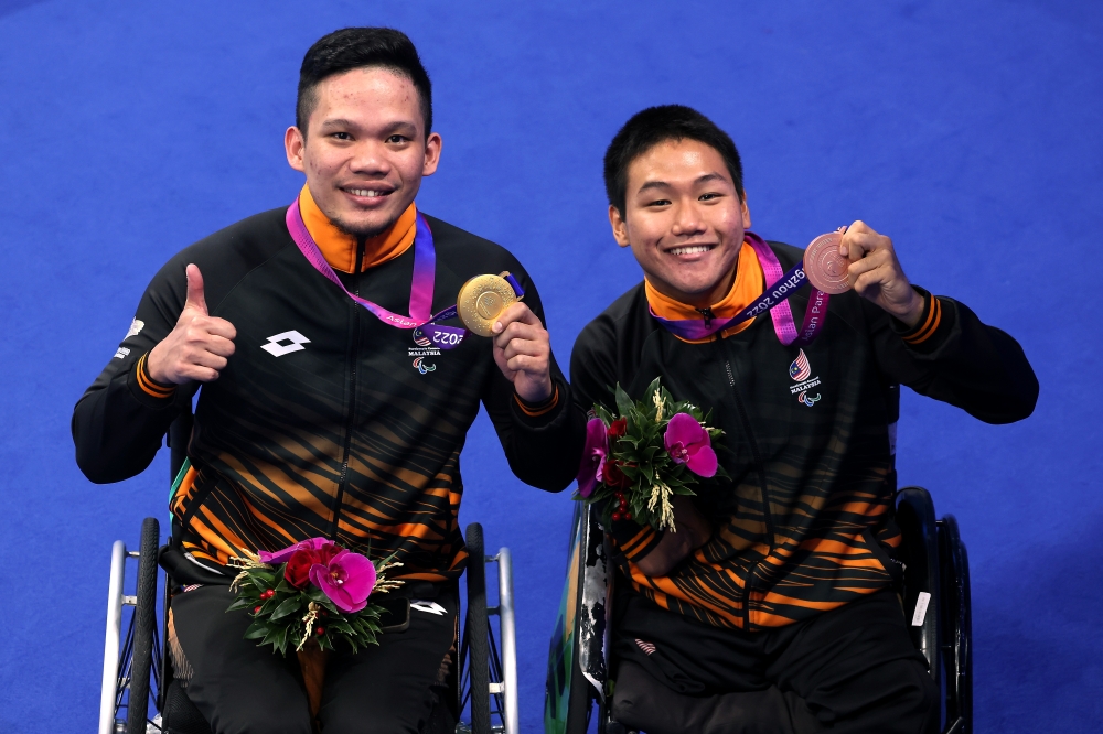 The country’s first medal was contributed by swimmer Muhammad Nur Syaiful Zulkafli, who won gold in the 100m men’s breaststroke SB4 (physical impairment) event at the Aquatic Sports Arena here, today. Another national representative in the event, Zy Lee Kher won the bronze. — Bernama pic 