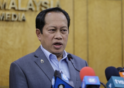 Ahmad Maslan: US Fed rates, China's economy among factors driving ringgit performance - Vimarsana News