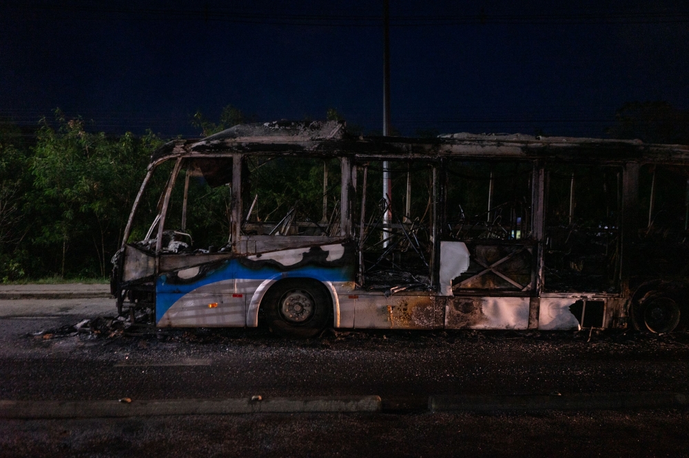Suspected paramilitary militia members torched 35 buses yesterday in Rio de Janeiro after one of their leaders was killed in a police operation, paralysing parts of the scenic Brazilian city, officials said. — AFP pic