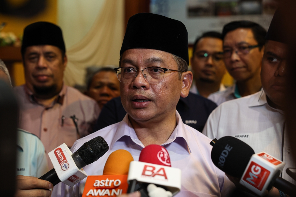 Minister in the Prime Minister’s Department (Religious Affairs) Datuk Mohd Na’im Mokhtar said the main intention of tonight’s demonstration is to showcase solidarity toward the Palestinians who endure hardship and suffering because of the recent Palestine-Israel conflict. — Bernama pic