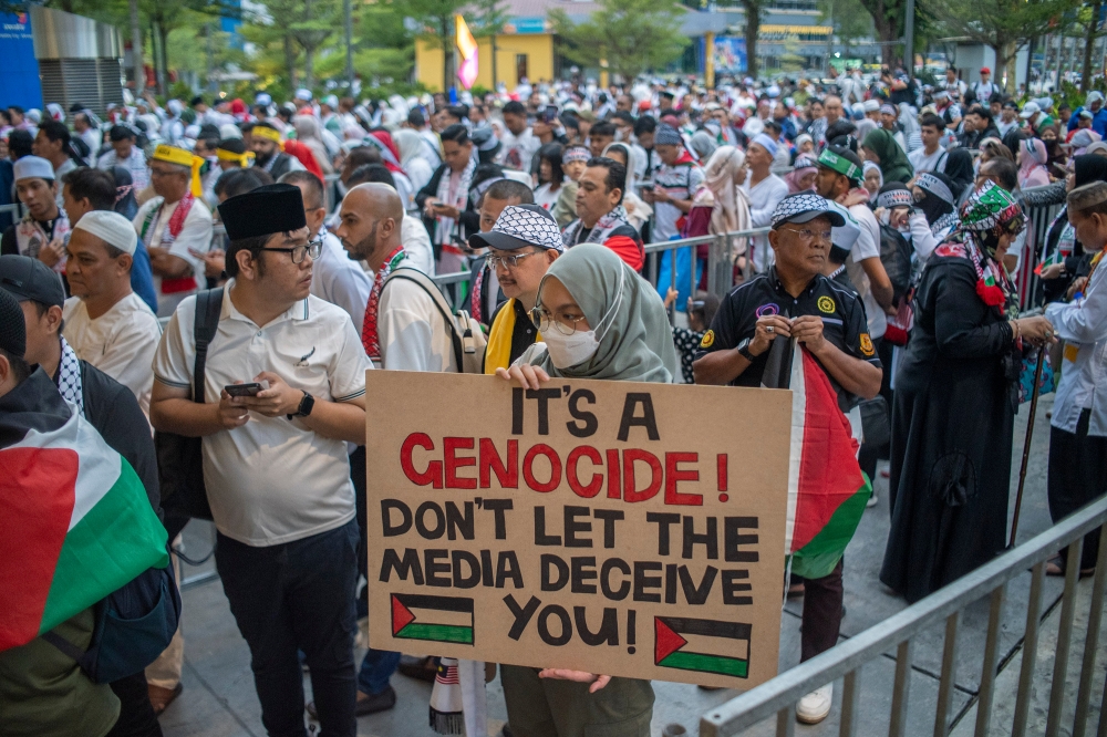 People going through security checks at Axiata Arena Bukit Jalil Stadium to participate in the Malaysia Stands with Palestine Rally Kuala Lumpur on October 24, 2023. ― Picture by Shafwan Zaidon