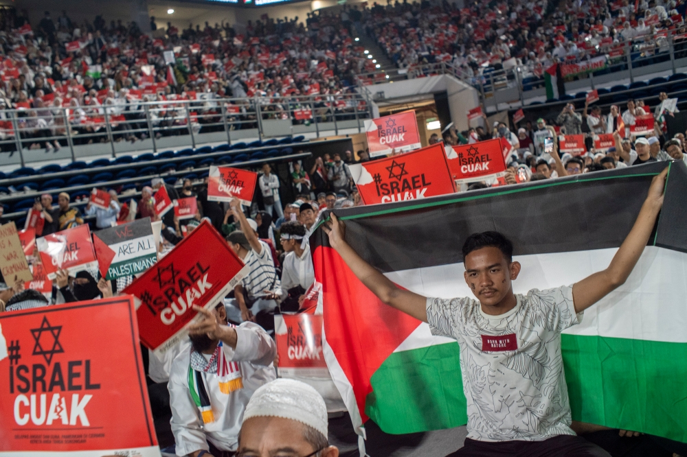 Thousands attended the mega gathering last night clad in white and holding Palestinian flags, with Prime Minister Datuk Seri Anwar Ibrahim headlining the rally. ― Picture by Shafwan Zaidon