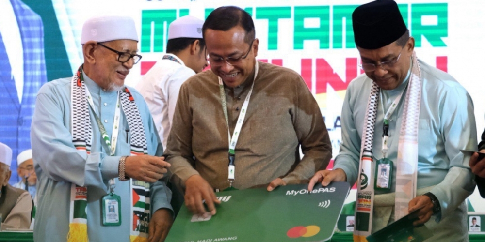 Open to everyone and not just PAS members, users can even apply to obtain a companion MasterCard prepaid card to go with the app. ― SoyaCincau pic