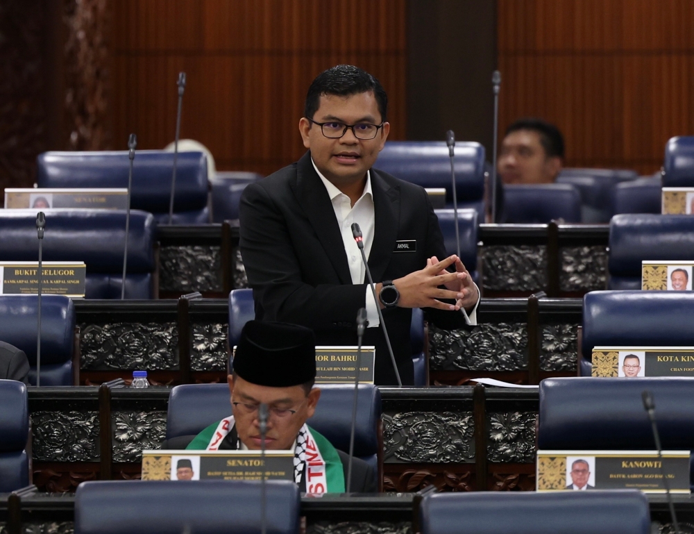 Deputy Local Government Development Minister Akmal Nasrullah Mohd Nasir said the price of chicken stabilising is due to the fall in poultry inflation rate to 0.9 per cent in September compared to 5.7 per cent in August. — Bernama pic