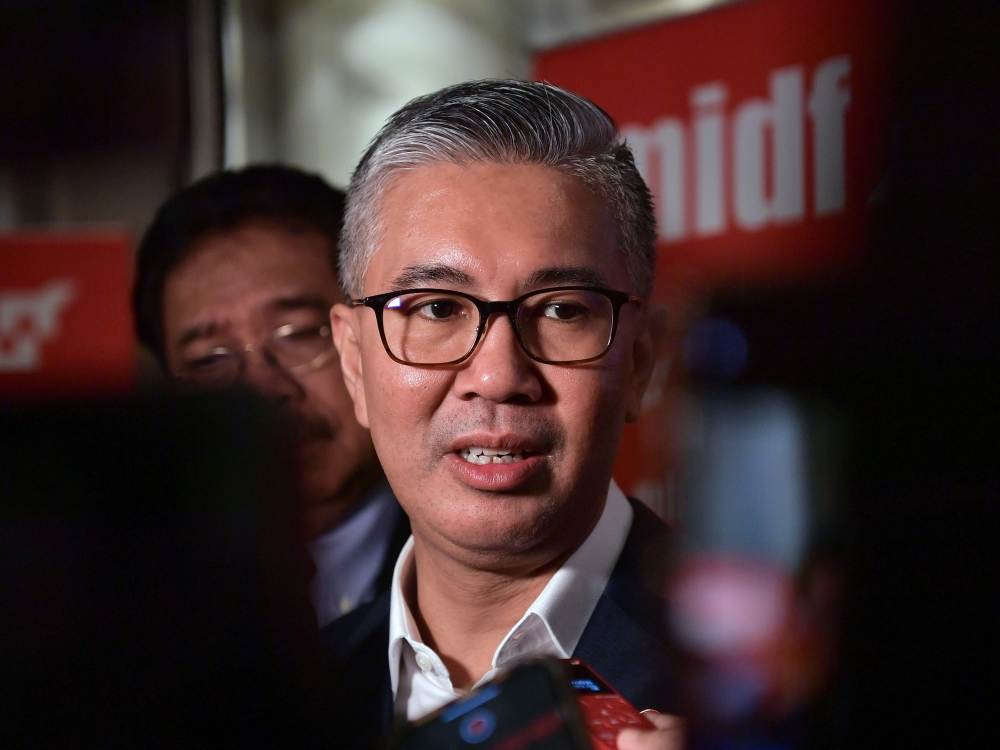 Datuk Seri Tengku Zafrul Abdul Aziz, said the private sector in both countries has expressed their confidence over business prospects this year, although the global trade environment is experiencing a slowdown. — Bernama pic