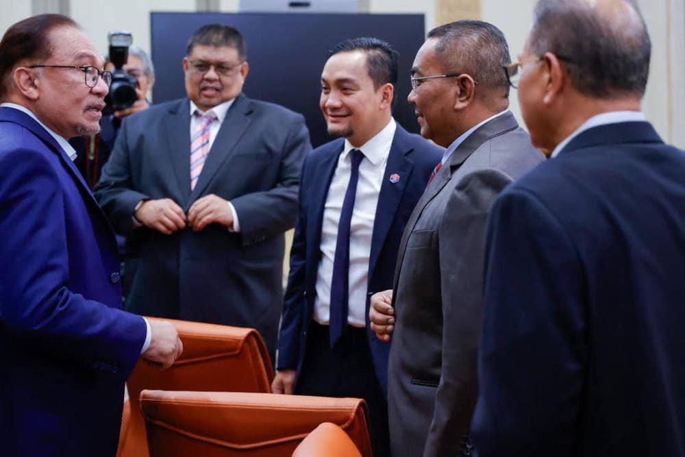 Johor Menteri Besar Datuk Onn Hafiz Ghazi said the state government is always sensitive and concerned about the welfare of the people. — Picture from Facebook/Onn Hafiz Ghazi 