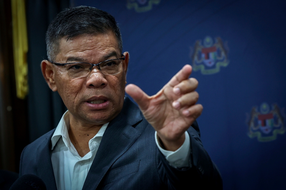 Home Minister Datuk Seri Saifuddin Nasution Ismail said the decision of who will be involved in the single border agency will be made by the Prime Minister Datuk Seri Anwar Ibrahim and the Cabinet. — Bernama pic 