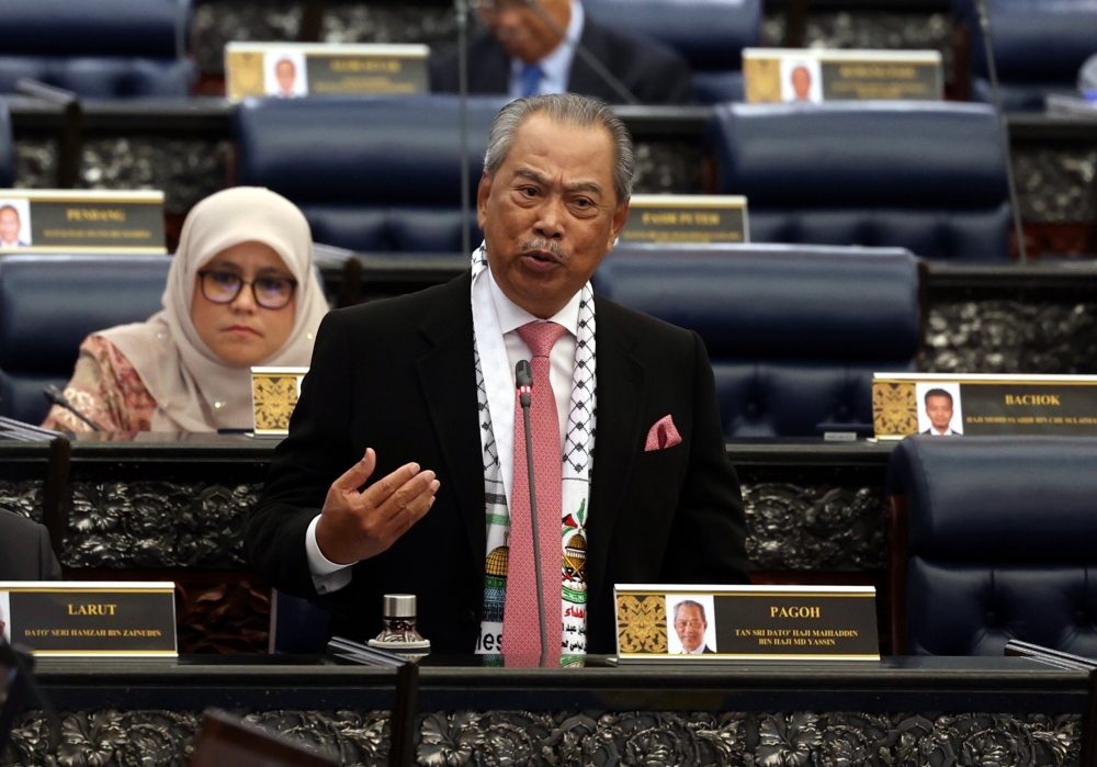 On October 16, Tan Sri Muhyiddin Yassin filed a notice of application for the court to vary the bond imposed on him for an unconditional release of his international passport. In his affidavit in support, the Pagoh MP said the vacation abroad was important as this had been a stressful year for him and the family. — Bernama pic 