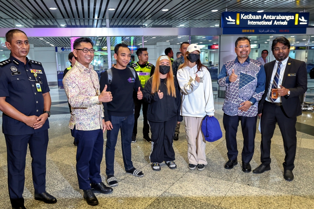 Deputy Foreign Minister Datuk Mohamad Alamin (2nd left) welcomes the arrival of three Malaysian job scam victims from Peru at KLIA, Sepang October 26, 2023. — Bernama pic