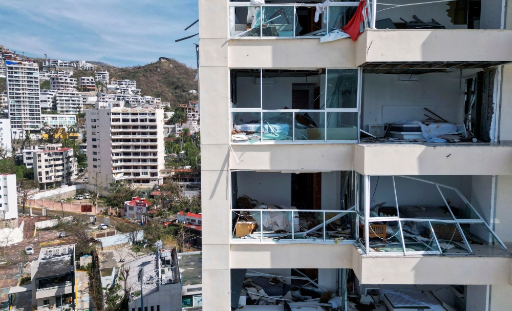 Acapulco was struggling yesterday to recover from the extraordinarily powerful Hurricane Otis, which claimed 39 lives and provoked widespread power, water and telephone outages. — AFP pic