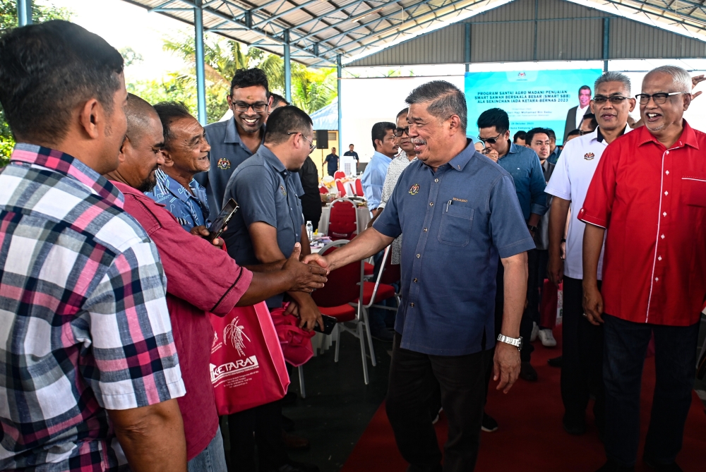 Minister of Agriculture and Food Security Datuk Seri Mohamad Sabu greets visitors at the “Santai Agro Madani Penuaian Program Smart SBB Ala Sekinchan” programme at Kampung Gerai in Jertih October 29, 2023. — Bernama pic