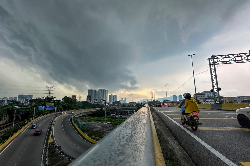 The public has been asked to be on high alert when participating in activities that pose a risk for the water surge phenomenon due to the onset of the monsoon season. — Picture by Hari Anggara