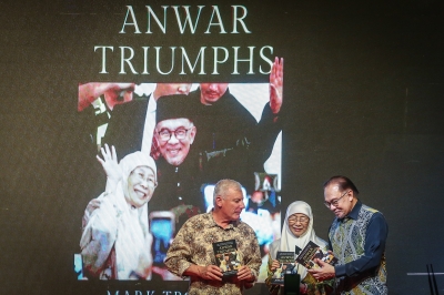 PM launches 'Anwar Triumphs', the story of his arduous, remarkable journey - Vimarsana News