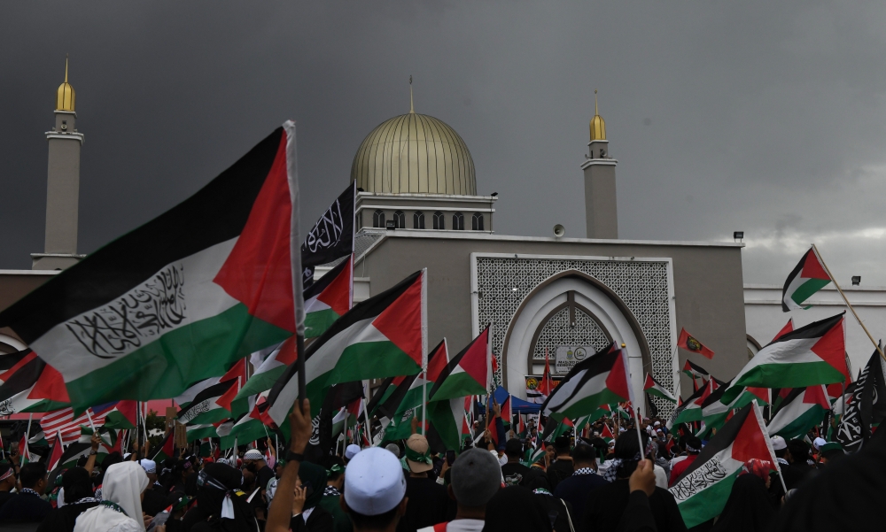 People gather in solidarity with Palestine during the 'Himpunan Kasih Gaza' rally in Bukit Mertajam Octover 29, 2023. — Bernama pic 