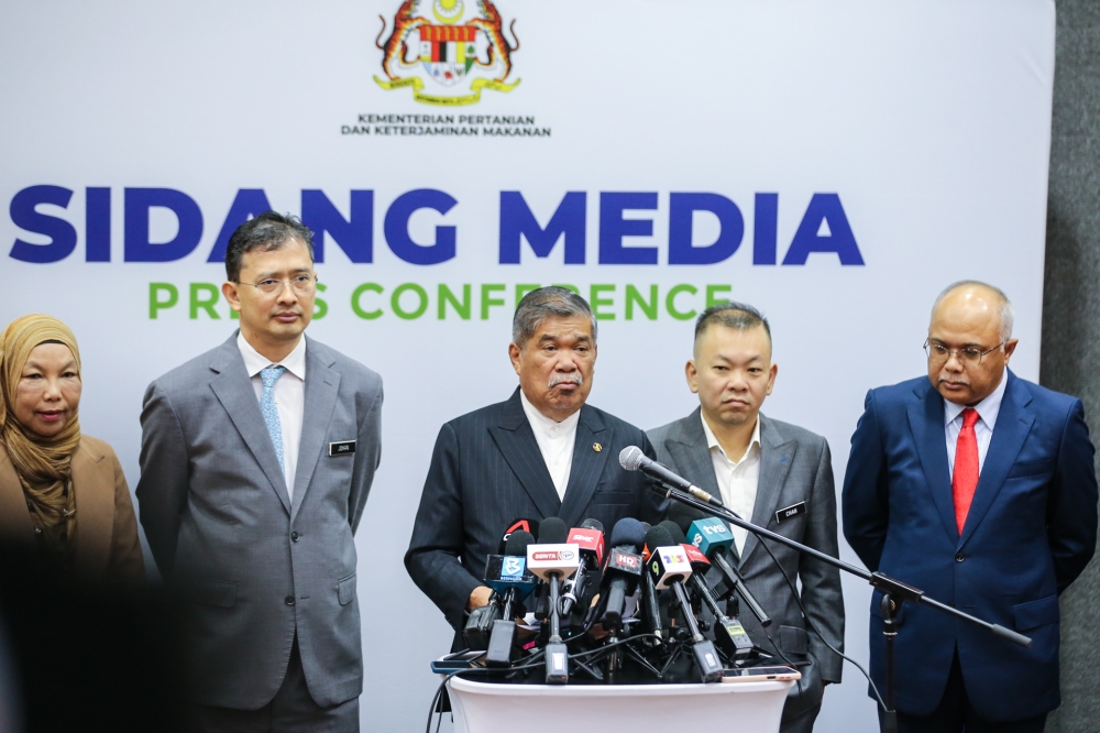 Agriculture and Food Security Minister Mohamad Sabu (centre) at a press conference in Kuala Lumpur October 30, 2023. — Picture by Ahmad Zamzahuri