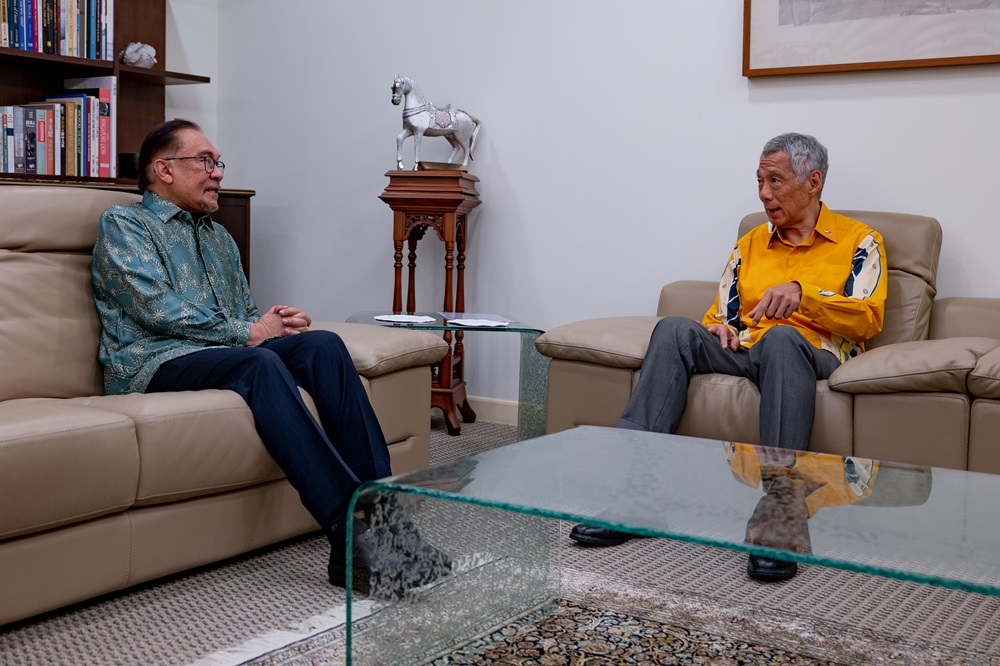 Prime Minister Datuk Seri Anwar Ibrahim and his Singapore counterpart Lee Hsien Loong during a meeting in Singapore October 30, 2023. — Picture courtesy of Afiq Hambali/Prime Minister’s Office of Malaysia