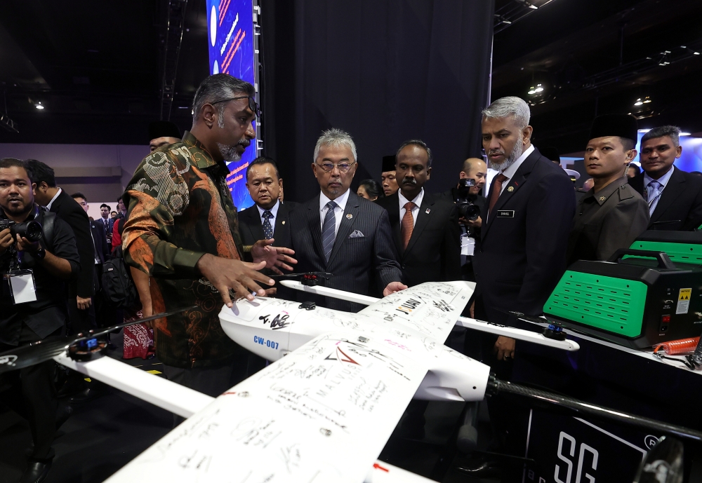 Yang di-Pertuan Agong Al-Sultan Abdullah Ri’ayatuddin Al-Mustafa Billah Shah views the Vtol Fixed Wing UAV drone at the National Human Capital Conference and Exhibition, Mitec, October 30, 2023. With him is HR Minister V. Sivakumar. — Bernama pic 