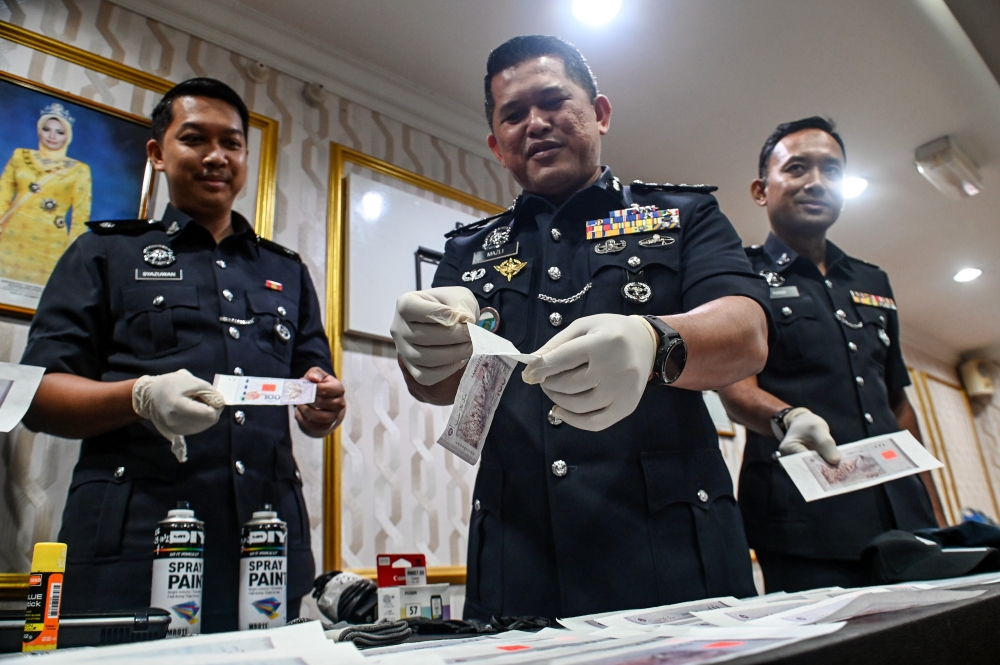 State police chief Datuk Mazli Mazlan showing the counterfeit currency during a press conference in Kuala Terengganu October 31, 2023. ― Bernama pic