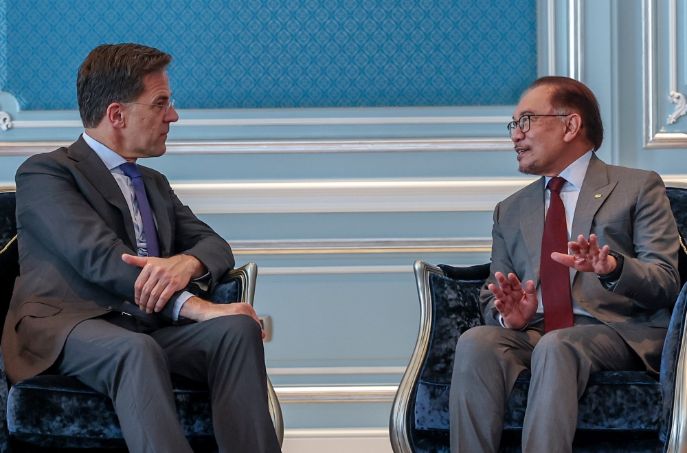 Prime Minister Datuk Seri Anwar Ibrahim during a four-eyed meeting with his Dutch counterpart Mark Rutte at Seri Perdana, November 1, 2023. The Netherlands respects Malaysia’s stance on the Palestinian issue and agrees that there should be an immediate ceasefire to stop the Israeli attacks in Palestine, said Anwar. — Bernama pic 