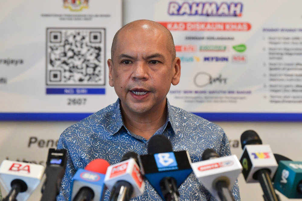 Acting Minister Datuk Armizan Mohd Ali speaks to reporters after launching the special discount card for Menu Rahmah today. ― Bernama pic