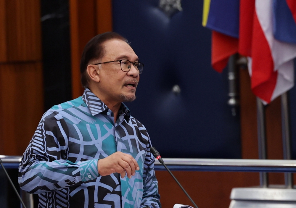 Prime Minister Datuk Seri Anwar Ibrahim today said he did not meet or hold any discussions with the two MPs from Parti Pribumi Bersatu Malaysia (Bersatu) who declared their support for him and his policies recently. — Bernama pic