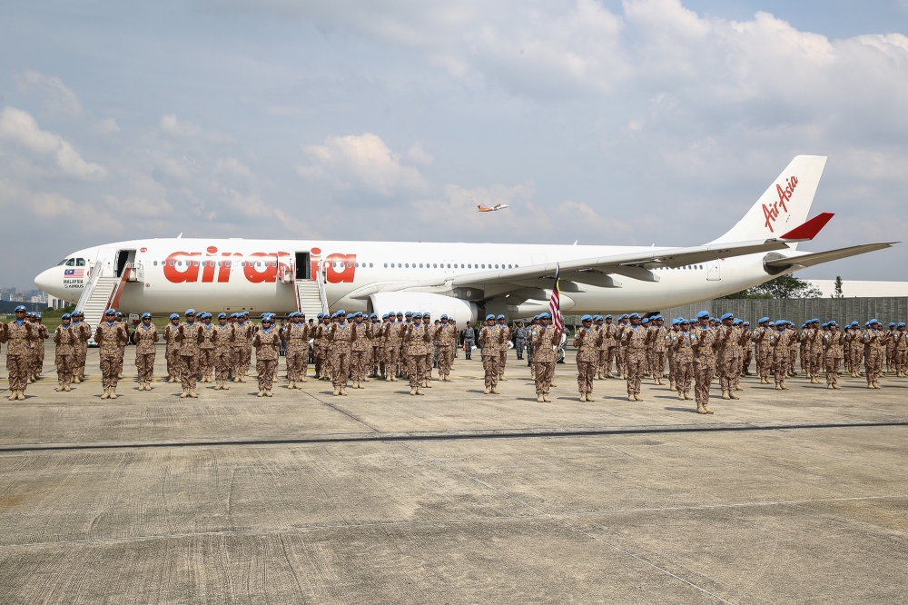 The first batch of Malaysian Battalion 850-11 (Malbatt 850-11) troops are seen before they depart for the United Nations Interim Force in Lebanon (Unifil) at the Subang Air Base November 2, 2023. — Picture by Yusof Mat Isa
