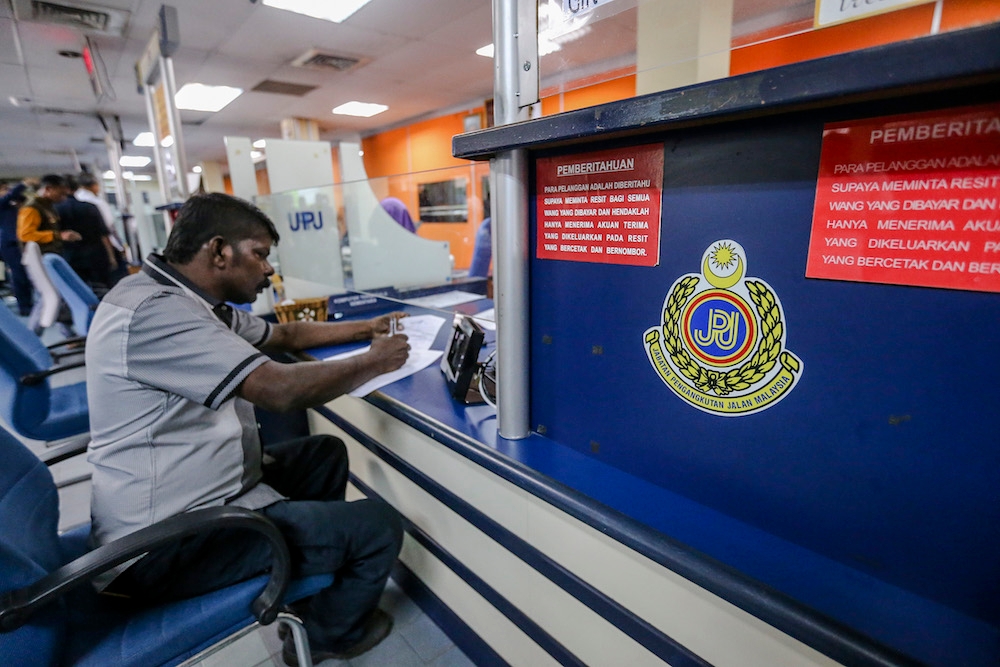 File picture of a man filling in a form at the Road Transport Department. Melaka Works, Infrastructure, Public Amenities and Transport Committee chairman Datuk Hameed Mytheen Kunju Basheer said the state government will introduce a special programme aimed at assisting persons with disabilities get a driving licence in collaboration with the Road Transport Department and selected driving institutes. — Picture by Firdaus Latif