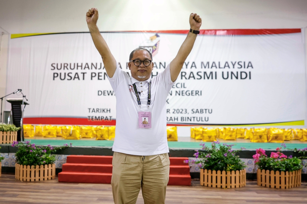 GPS candidate Iskandar Turkee pledges to uphold the trust given to him by the voters after winning the Jepak state by-election. — Bernama pic