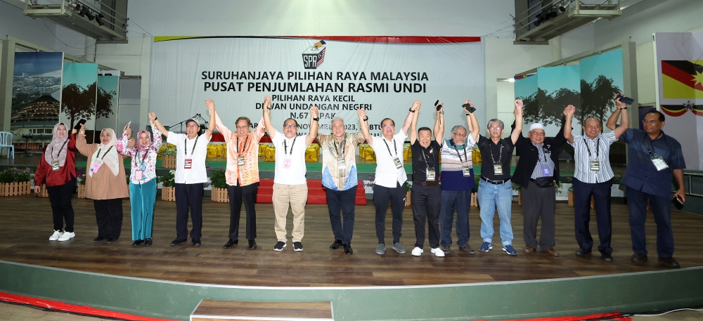 GPS candidate Iskandar Turkee and other GPS leaders pose for a picture after the former’s Jepak by-election win in Bintulu October 4, 2023. — Bernama pic