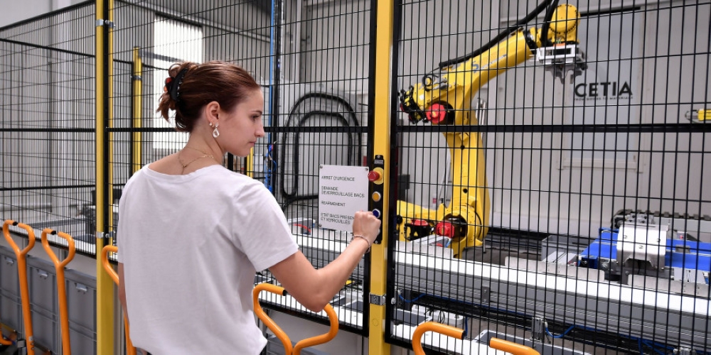 An employee schedules the leather and rubber sorting machine at CETIA. — AFP pic