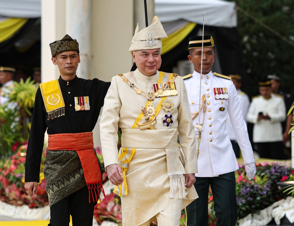 The Sultan of Perak, Sultan Nazrin Shah at Istana Iskandariah in Kuala Kangsar today.— Bernama pic