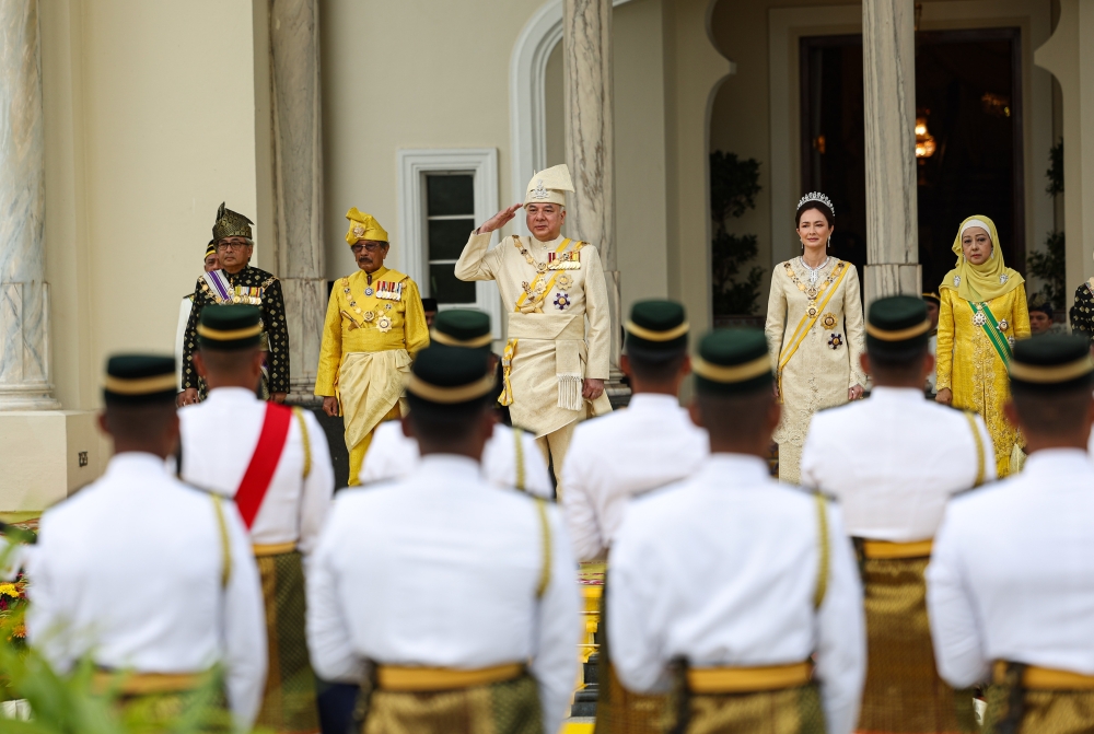Sultan of Perak Sultan Nazrin Shah at the Perak Darul Ridzuan Pledge of Loyalty and Investiture Ceremony in conjunction with His Highness’s 67th birthday at Istana Iskandariah. — Bernama pic