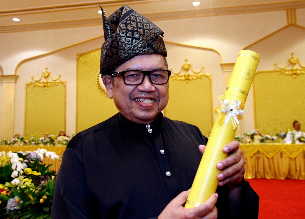 On July 8, Sultan Nazrin Shah, when opening the Galeri Rumah Lat in Batu Gajah, announced the conferment of the Seniman Diraja title on Datuk Mohd Nor aka Lat, in recognition of the great artist’s role and contribution in introducing Malaysia on the international stage and making the country famous. — Bernama pic