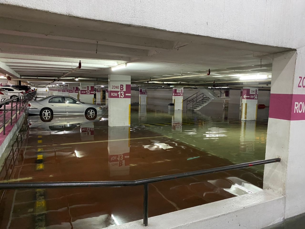 Subang Parade Shopping Centre’s lower ground floor in Subang Jaya was hit by flash flood yesterday. — Picture via X/Bernamadotcom
