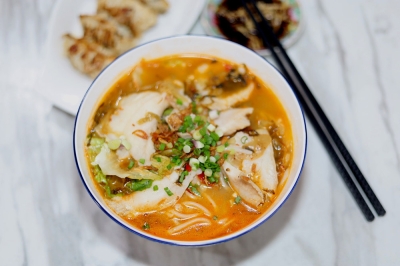 Wake up your tastebuds at Taman United’s WenWen Noodle where pickled mustard greens and chillies are in their bowls of noodles