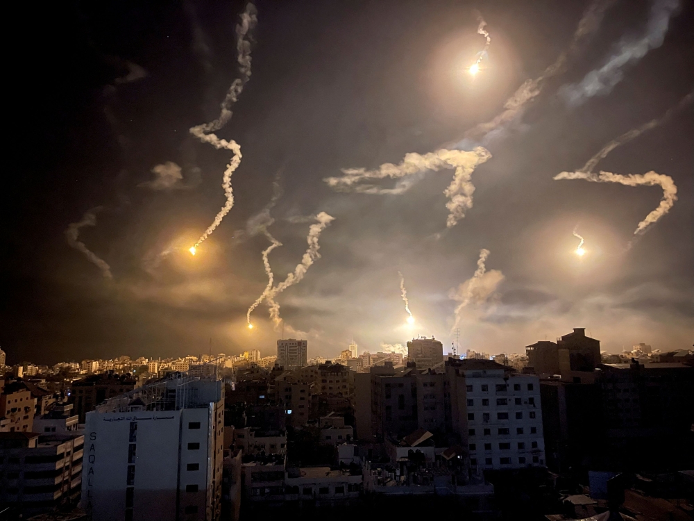 Flares are dropped by Israeli forces, amid the ongoing conflict between Israel and Palestinian Islamist group Hamas, in Gaza City November 6, 2023. ― Reuters pic