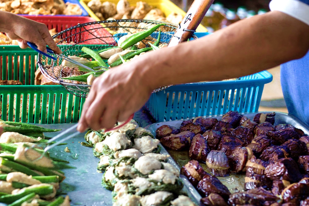 A delicious dilemma: Selecting your favourite pieces of 'yong tau foo'.