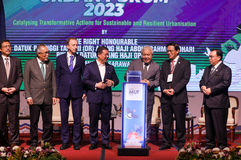 Datuk Awang Tengah Ali Hasan has his face scanned to launch MUF 2023 flanked by Nga Kor Ming and Datuk Dr Abdul Rahman Junaidi. From left are Datuk Dr Hazland Abang Hipni and Datuk Len Talif Salleh. — Borneo Post pic 