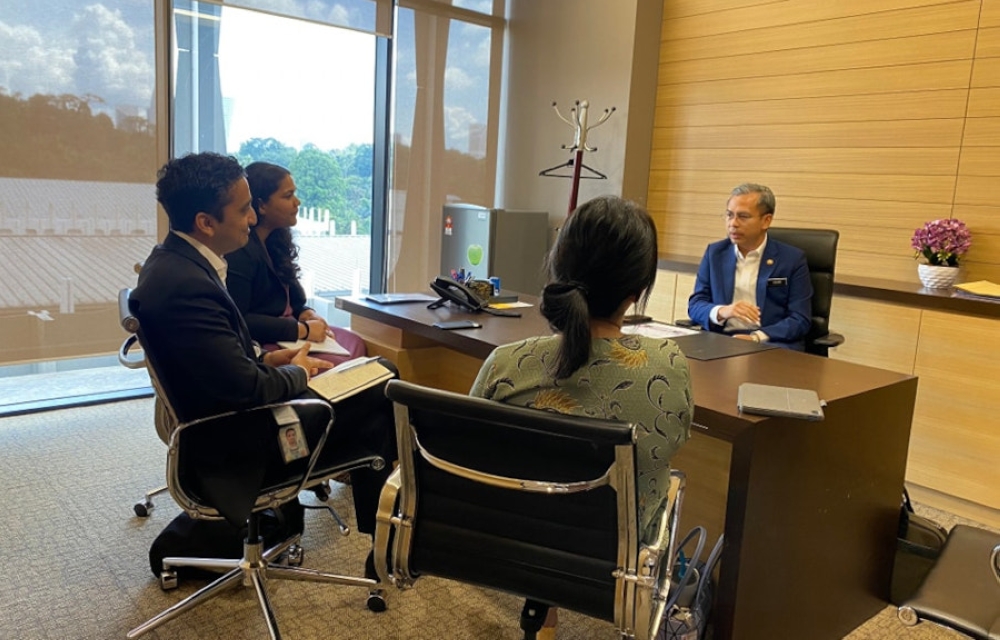 Communications and Digital Minister Fahmi Fadzil in a meeting with the Google Malaysia team, November 7, 2023. — Picture from Facebook/Fahmi Fadzil  